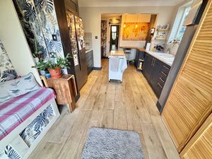 Kitchen- click for photo gallery